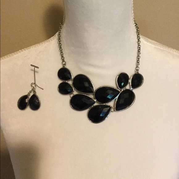 Necklace & earring set - Picture 1 of 1